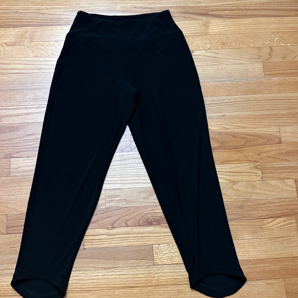 Sympli‎   Pull on  crop pants size 8 black